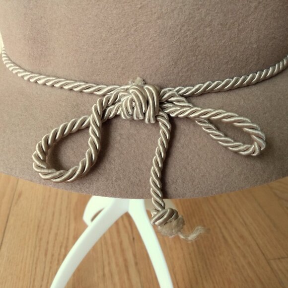 Light Brown Felt Hat with Feather Brooch Pin and Silky Cable Rope Bow - Picture 6 of 11
